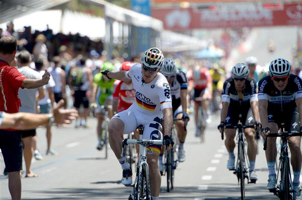 Andre Greipel wins stage 6